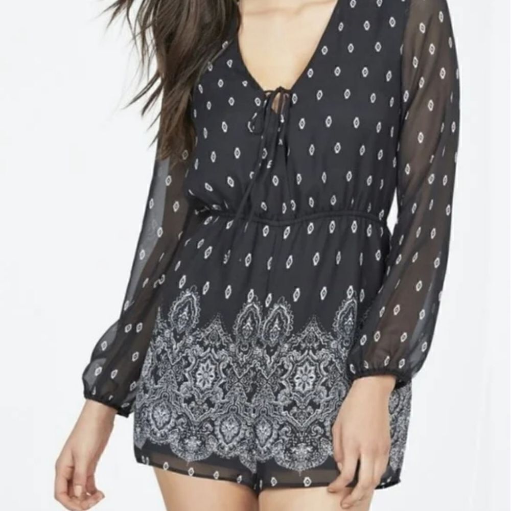 NWOT PAPAYA SHEER SHORTS ROMPER SZ.S